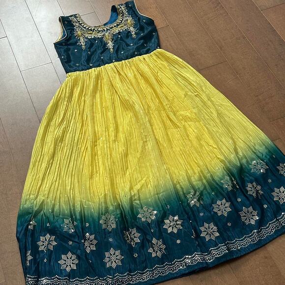 Beautiful green and blue vintage lehenga - Picture 1 of 5
